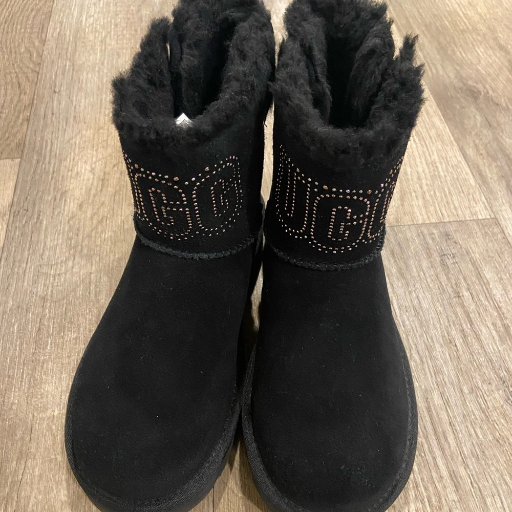 UGG Black Rhinestone Logo Short Boots Faux Fur Lined Size 6